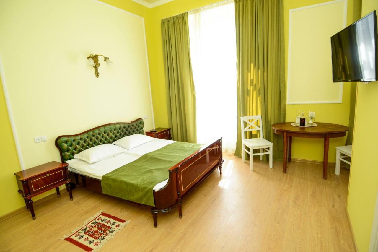 Iveria Aparthotel Tbilisi Esterno foto